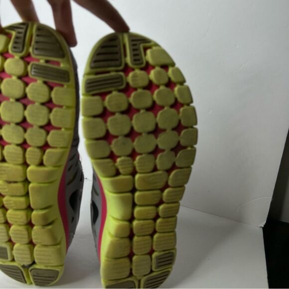 Nike Gray and Pink Athletic Shoes 11 - Picture 8 of 11